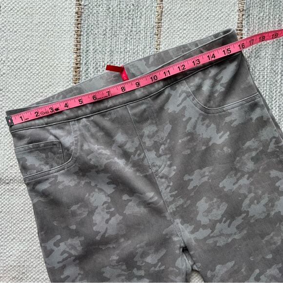 Spanx Jeanish Stone Wash Camo Ankle Leggings Women’s Size 1X - Picture 4 of 8